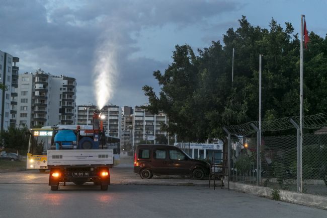 İlaçlama ekipleri sahada