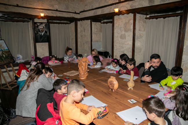 Tarsus'ta Minikler Sanatla Buluşuyor