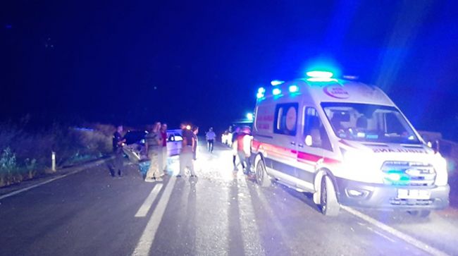 İKİ OTOMOBİL ÇARPIŞTI
