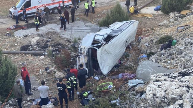İşçi servisi şarampole devrildi: 5 ölü, 14 yaralı