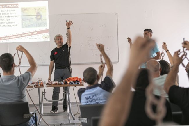 Yenişehir Belediyesi personeline kentsel arama kurtarma eğitimi