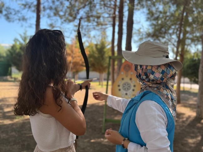 Akdeniz Belediyesinden anneler ve kızlarına kamp sürprizi
