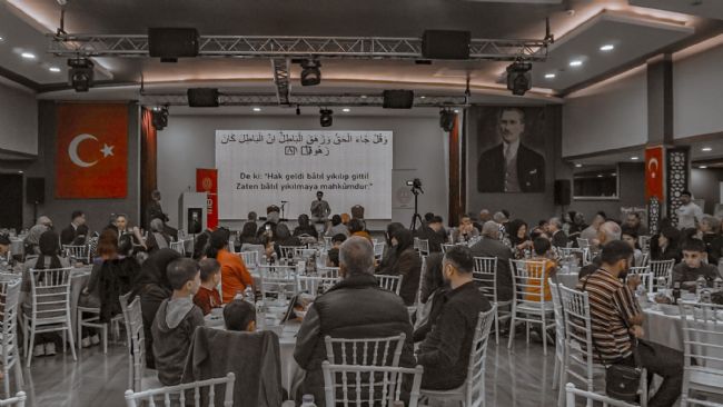 "Dünya Yetimler Günü'nde Ebeveyn Kaybı Yaşayan Öğrencilerle İftar"