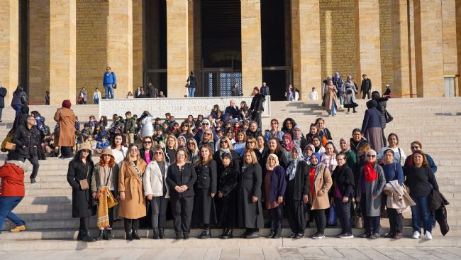 Tarsuslu kadınlar, Kadın Hakları Günü'nde Anıtkabir'i ziyaret etti