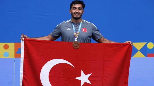 MERSİNLİ TENİSÇİDEN TARİHİ BAŞARI