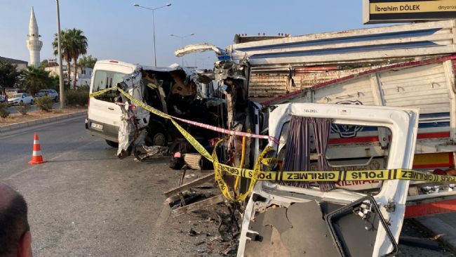 Erdemli’de uykulu sürücü faciası; 2 ölü, 10 yaralı