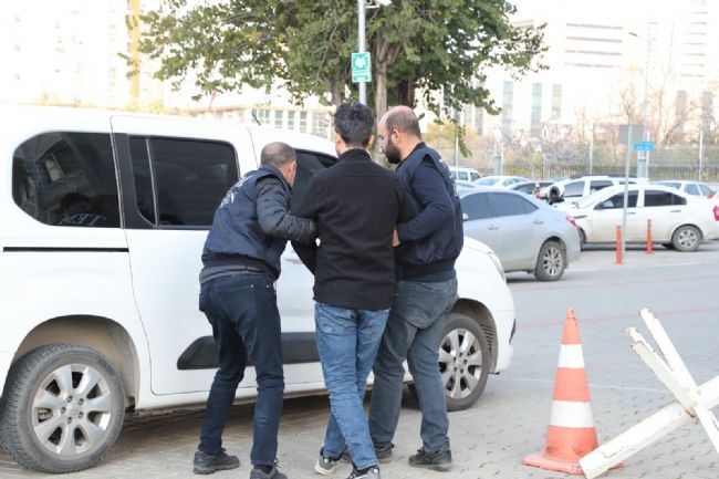 FETÖ'den aranan ihraç polis memuru Mersin'de yakalandı