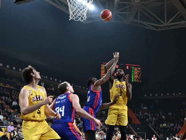 KOLEJLİLERE BASKET DERSİ: 74-73