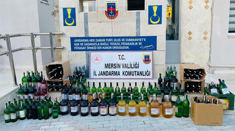 SİLİFKE'DE BİR DEPODA YAPILAN ARAMADA 232 LİTRE KAÇAK İÇKİ ELE GEÇİRİLDİ