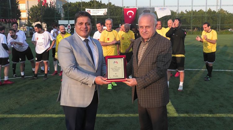 GAZETECİLER VE BÜYÜKŞEHİR BELEDİYESİNİN DOSTLUK MAÇI