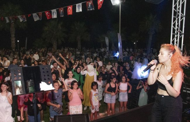 Aydıncık sahili 'Yaz Dostum' konserleriyle renklendi