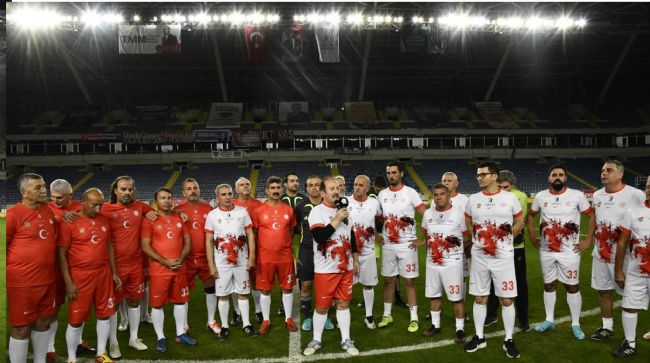 Vali Pehlivan, futbol müsabakasına katıldı