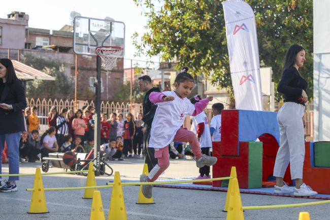 Mersin'de sporbüs ile çocuklar sporla buluşuyor