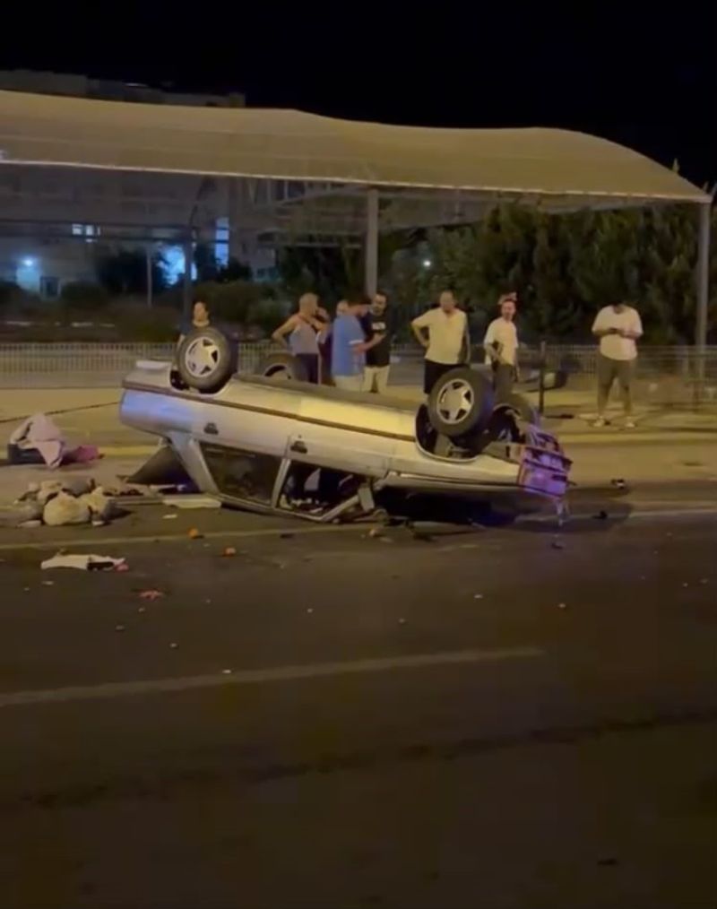 otomobil-park-halindeki-araca-çarptı:-5-yaralı