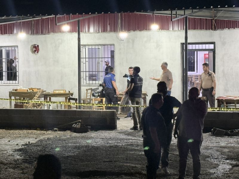 MERSİN'DE KAHVEHANEYE SİLAHLI SALDIRI: 1 ÖLÜ, 4 YARALI