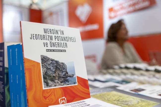 CNR MERSİN KİTAP FUARI BU YIL ‘OKU’ MOTTOSUYLA HAYAT BULDU ‘10. CNR MERSİN KİTAP FUARI’ BÜYÜKŞEHİR STANDINDA YAZARLAR VE OKURLAR BULUŞTU