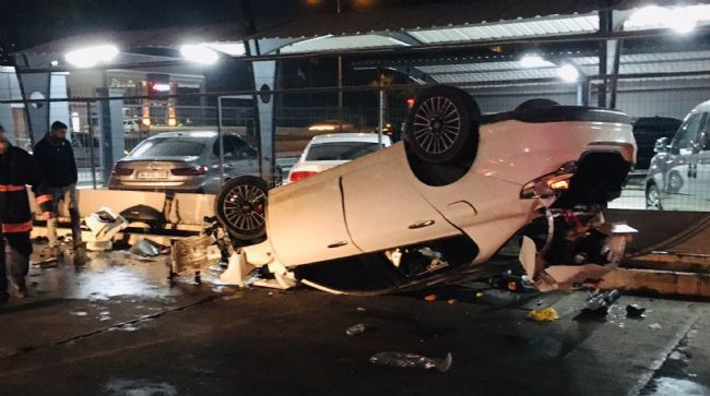 MERSİN'DE İKİ AYRI KAZA:1 ÖLÜ,3 YARALI