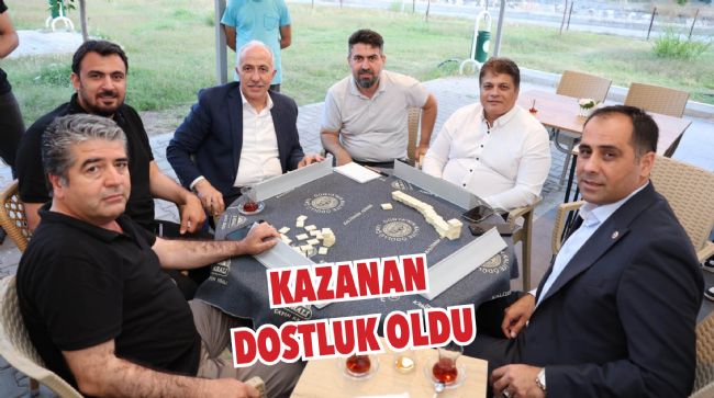 MİLLETVEKİLİ KIRATLI, GAZETECİLERİN OKEY DAVETİNİ GERİ ÇEVİRMEDİ