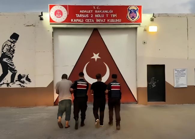 Kablo hırsızları kahvehanede yakalandı