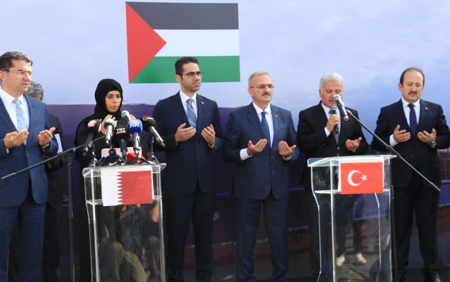 'Türkiye-Katar Gazze İyilik Gemisi' Mersin'den uğurlandı