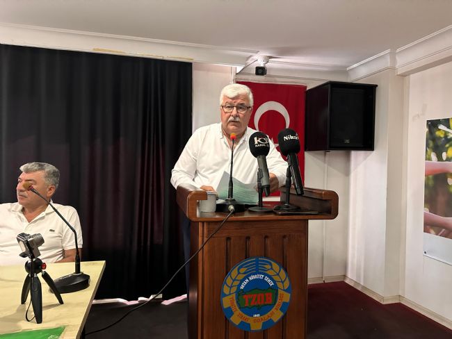 Bir kilo şeftaliye yarım ekmek alamıyoruz!