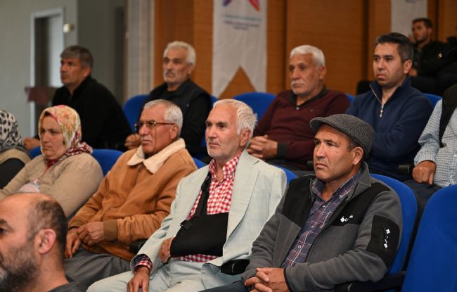 Aydıncık’ta Çiftçilere ‘Hıyar Yetiştiriciliği’ Eğitimi Verildi