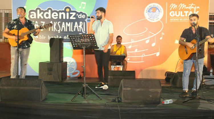 AKDENİZ BELEDİYESİ ZAFER BAYRAMINI ÇOŞKU İLE KUTLADI