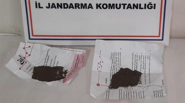MERSİN’DE ARAÇTA UYUŞTURUCU KULLANAN İKİ KİŞİ YAKALANDI