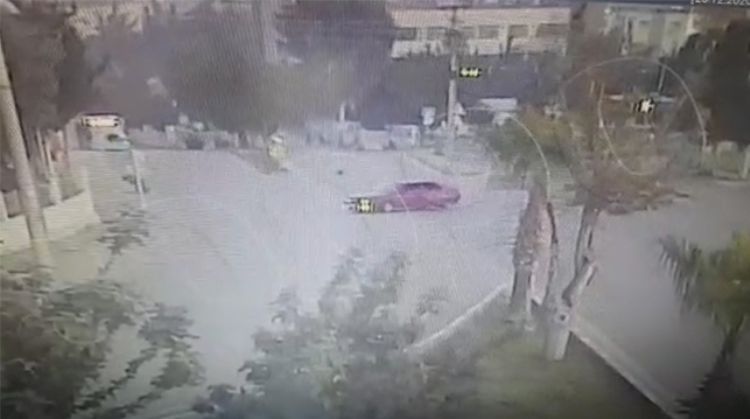 MERSİN’DE DRİFT YAPAN SÜRÜCÜ MOTOSİKLETE ÇARPTI