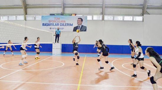VOLEYBOLDA DERBİYİ KAZANAN YENİŞEHİR OLDU