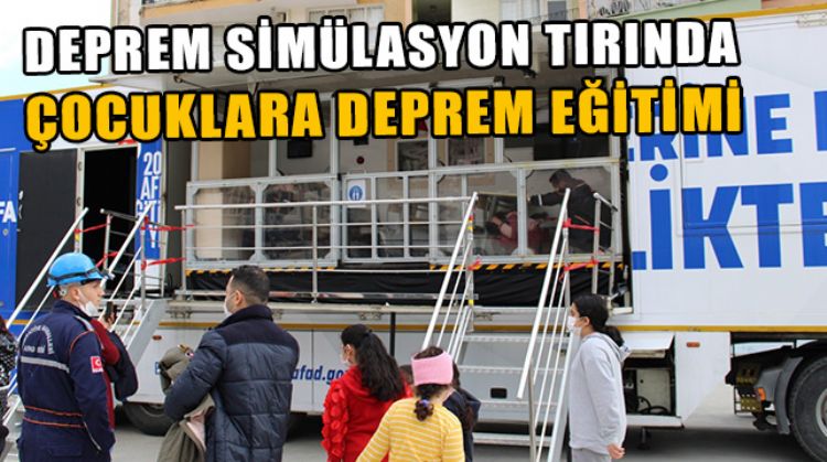 MERSİN’DE ÇOCUKLAR DEPREM ANINDA YAPILMASI GEREKENLERİ SİMÜLASYON TIRINDA ÖĞRENDİ