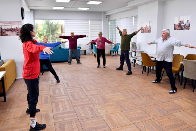 Mezitli Emekli Evi üyelerine sabah sporu