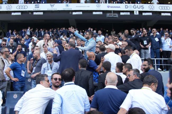  Fenerbahçe kongresinde gerginlik!
