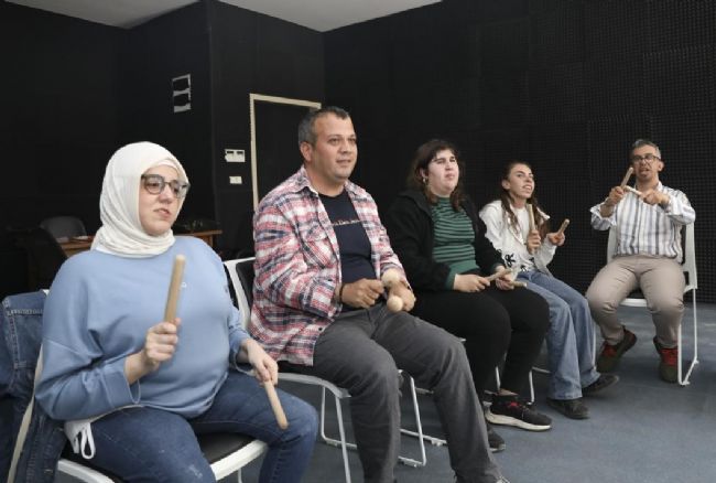 Müzikle engeller aşılıyor