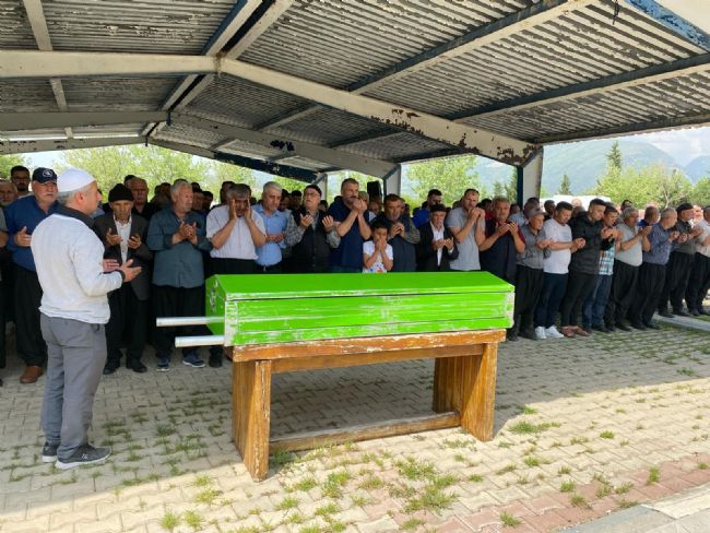 Mersin’deki kazada hayatını kaybeden işçi Osmaniye’de toprağa verildi