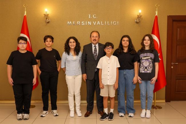 Vali Pehlivan, YKS ve LGS'de dereceye giren öğrencilerle bir araya geldi