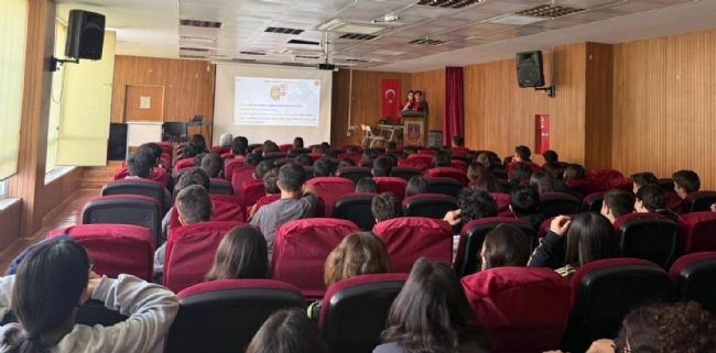 Mersin’de jandarmadan öğrencilere siber farkındalık semineri