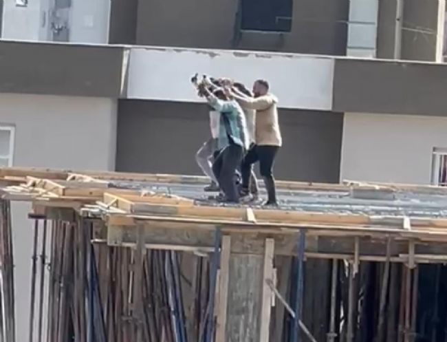İnşaatın 10. katında halay!