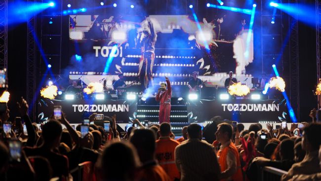 Tarsus’ta cumhuriyet coşkusu Sefo konseriyle zirveye ulaştı
