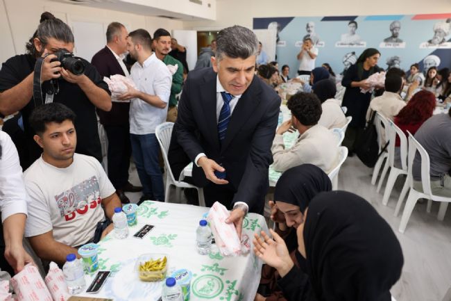 Mersin'de sınava hazırlanan öğrencilere döner sürprizi