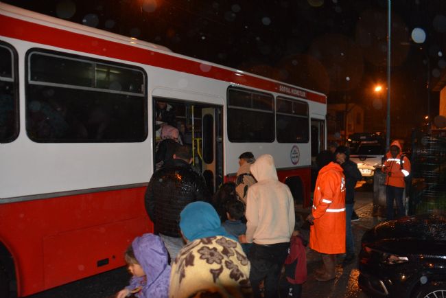Tarsus'ta sağanak yağış sonrası selden etkilenen işçiler tahliye edildi