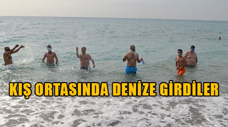 MERSİN'DE DOĞASEVER GRUP, DENİZE GİRME ETKİNLİĞİ DÜZENLEYEREK SULARIN TADINI ÇIKARDI
