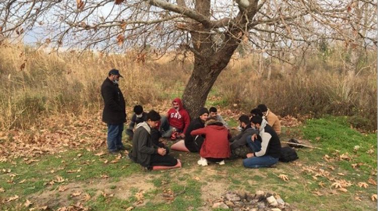 MERSİN'DE DENİZ YOLUYLA ÜLKE DIŞINA ÇIKMAYA ÇALIŞAN 14 DÜZENSİZ GÖÇMEN YAKALANDI