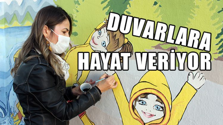 ERDEMLİ’DE ŞENGÜL ÖĞRETMEN, ÇOCUKLAR İÇİN GÖNÜLLÜ OLARAK DUVARLARI RENKLENDİRİYOR