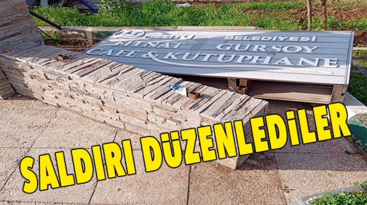 KAFE KÜTÜPHANEYE SALDIRDILAR