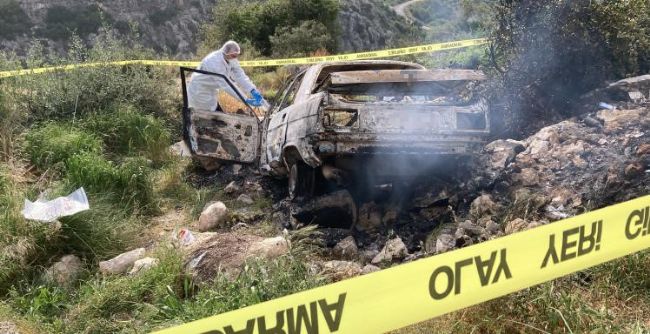Mersin'de 2'si evde, biri araçta olmak üzere 3 kişi yanarak ölmüş halde bulundu