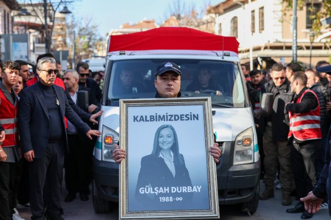 BAŞKAN SEÇER, ŞEHZADELER BELEDİYE BAŞKANI GÜLŞAH DURBAY’IN MANİSA’DAKİ CENAZE TÖRENİNE KATILDI