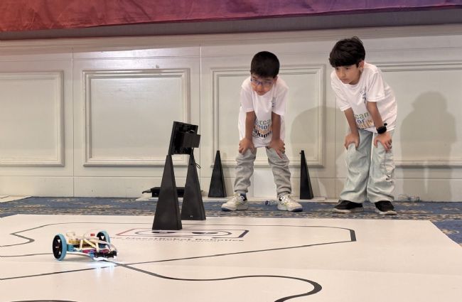MERSİNLİ ÖĞRENCİLER ROBOTİK YARIŞMASINDA TÜRKİYE DERECESİ YAPTI