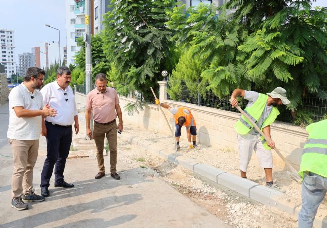 Başkan Yıldız, kaldırım çalışmalarını inceledi