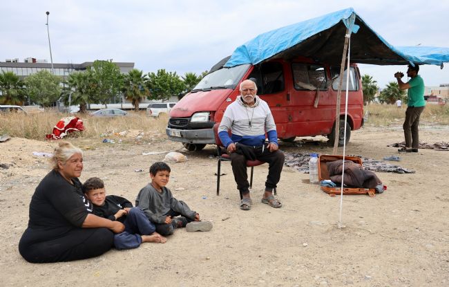Üvey oğlundan şiddet görüp şehri terk etti